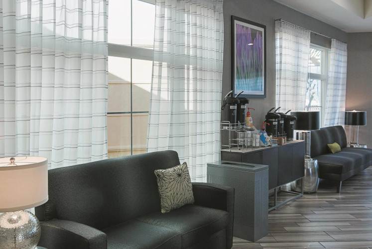 La Quinta Inn & Suites by Wyndham Orlando Airport North photo 16