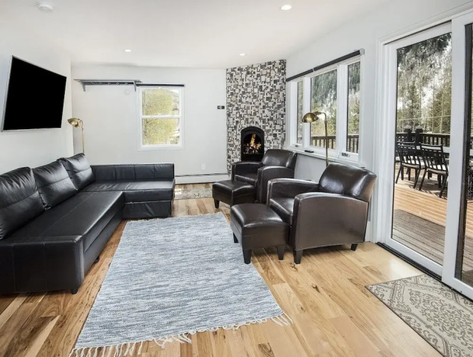4112 Spruce Way 2 Bedroom Condo by RedAwning