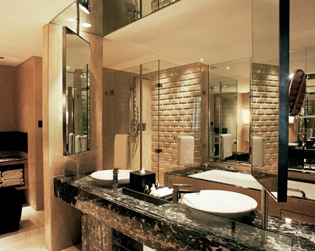 Taj Lands End