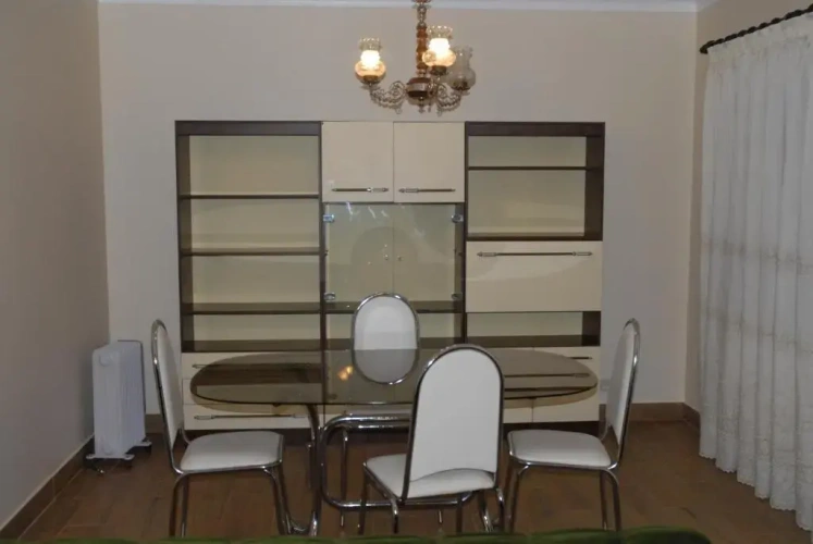 3 Bedrooms Apartment