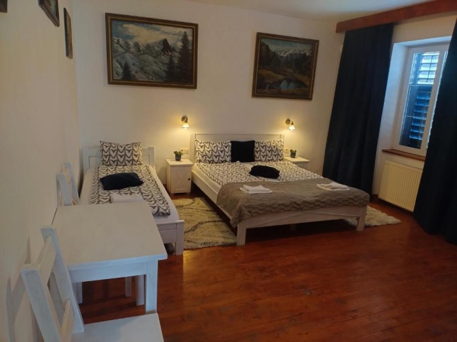 Standard Triple room