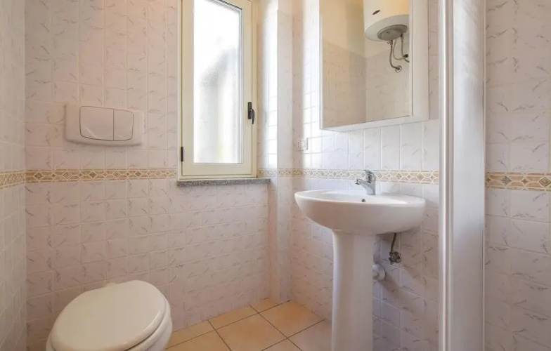 Awesome Apartment in Isca Marina With 1 Bedrooms