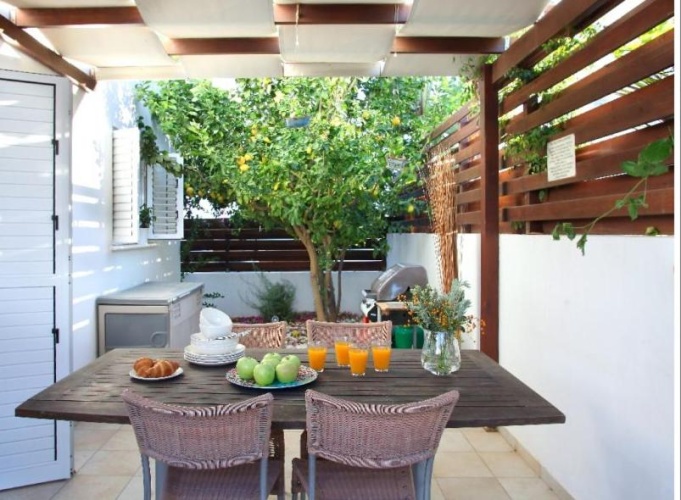 2 Bedrooms Villa