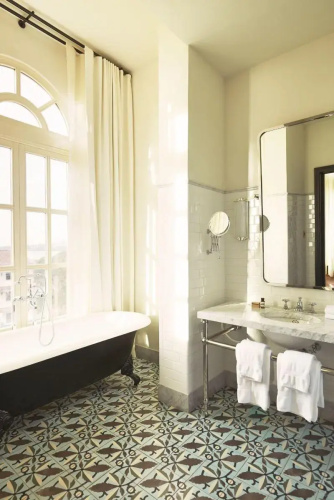 American Trade Hotel
