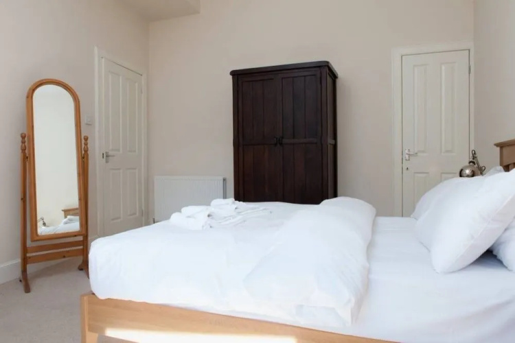 2 Bedroom Flat By The Sea