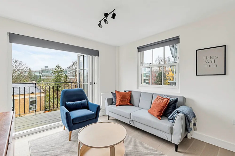 Chiswick Gem: 2 Bedroom Flat