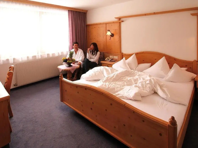 Burghotel Alpenglhn