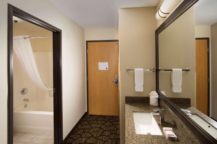 Best Western Plus Vancouver Mall Dr. Hotel & Suites photo 9