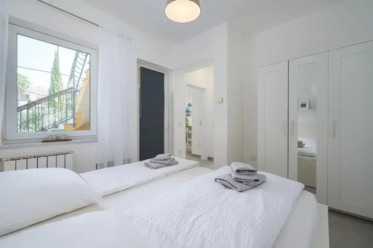Attractive Apartment With Garden