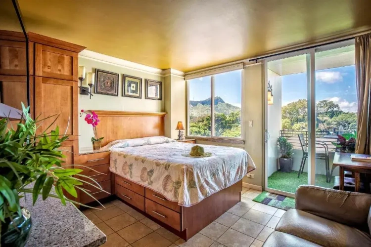 Studio with ocean view