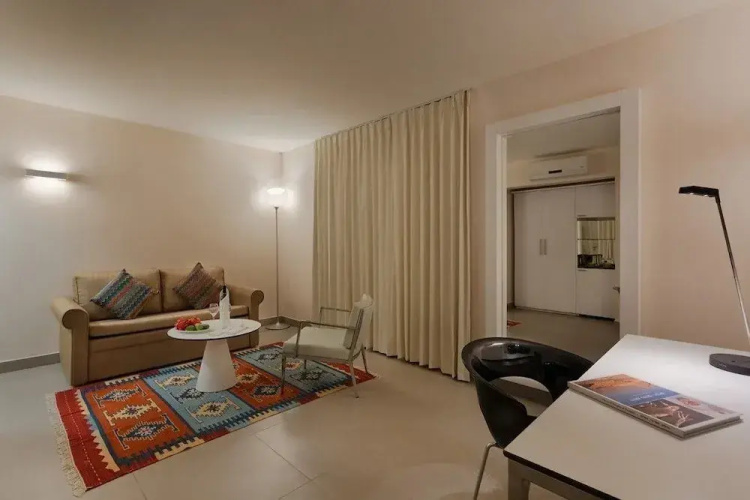 Desert Irus Hotel