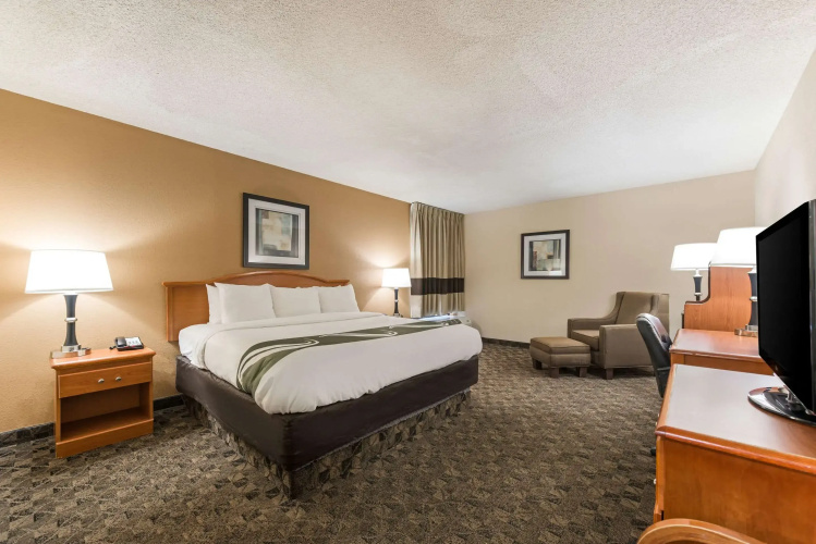 Quality Inn & Suites Portage Central