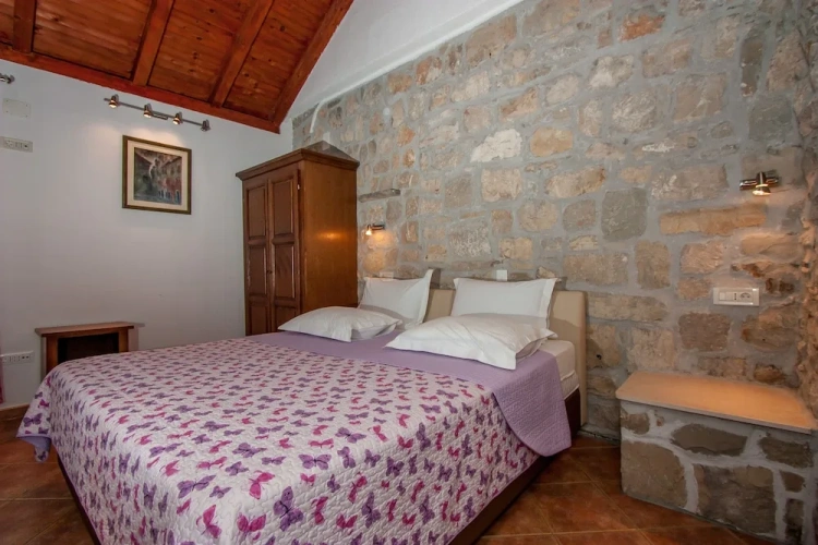 Economy Double Basement room