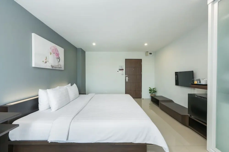 Deluxe Double room with balcony and with city view