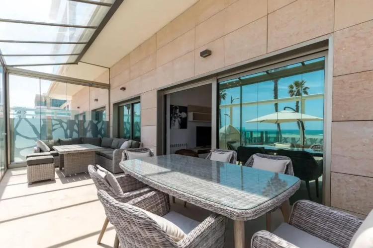 Luxury Beach Apartment with Pool