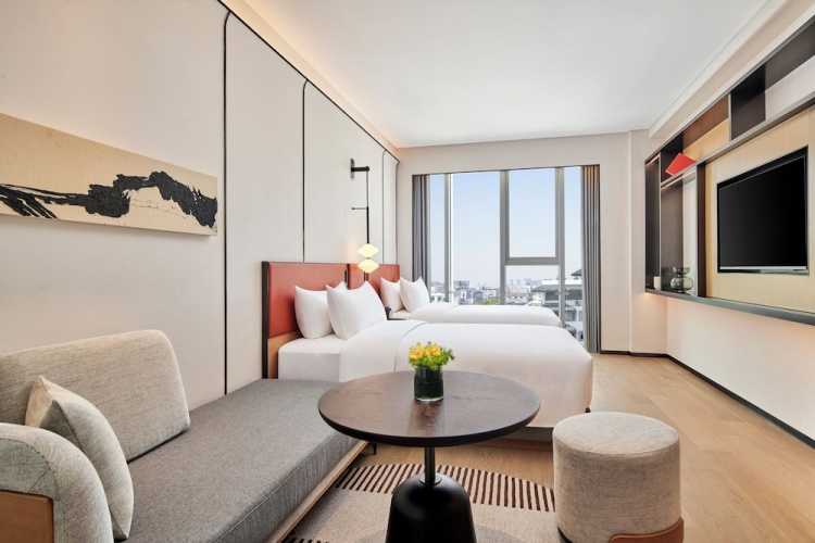 Standard Twin room with city view