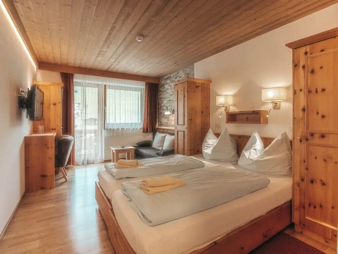 Superior Double room with balcony and with mountain view