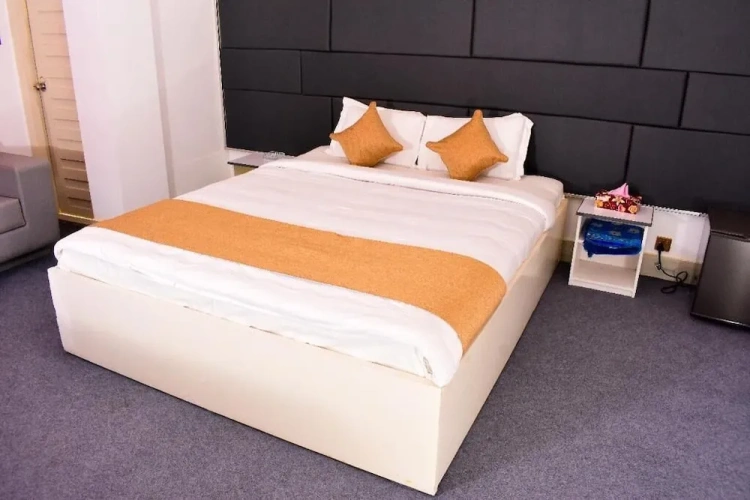 Deluxe Double room with city view