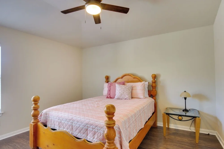 4 Bedrooms Cottage