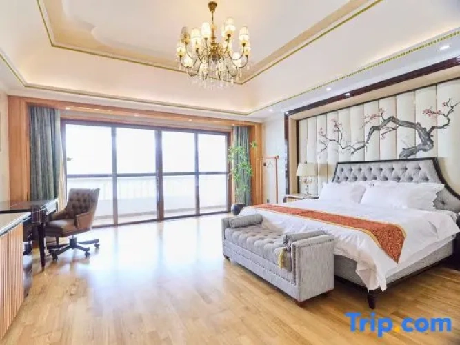 5 Bedrooms Villa with lake view