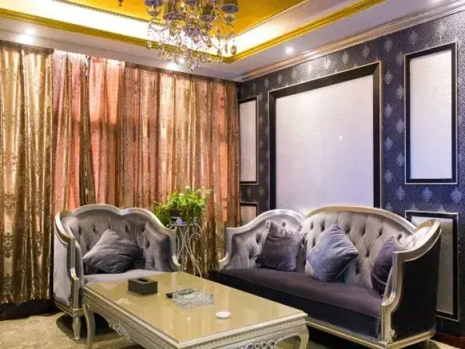 Qi Jinbaihui Business Hotel