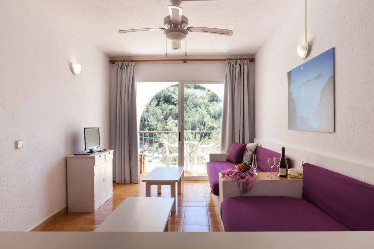 Aparthotel Puerto Cala Vadella