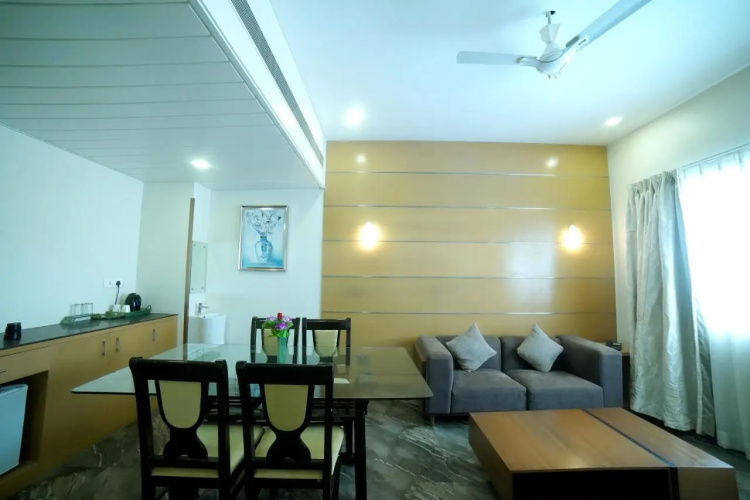 Alexander Luxury Hotel