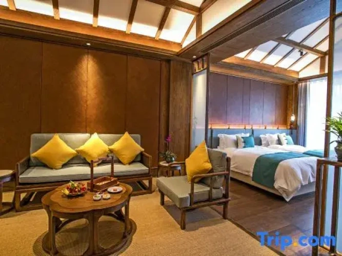 Standard Twin room with courtyard view