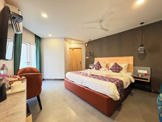 Deluxe Double room with partial sea view