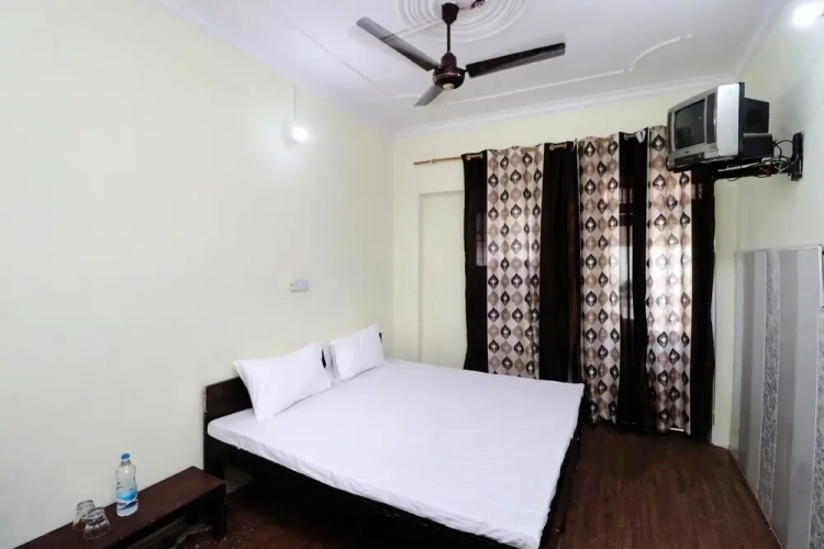 Spot on 41126 Shri Krishankripa Guest House
