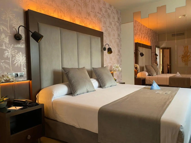 ON ALETA ROOM designed for adults photo 6