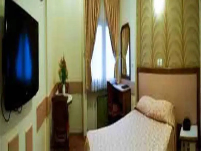 Aryo Barzan Hotel