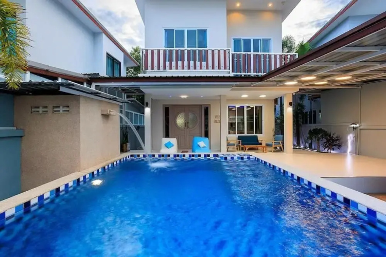 Renovated 3BR Pool Villa Near Beach V228