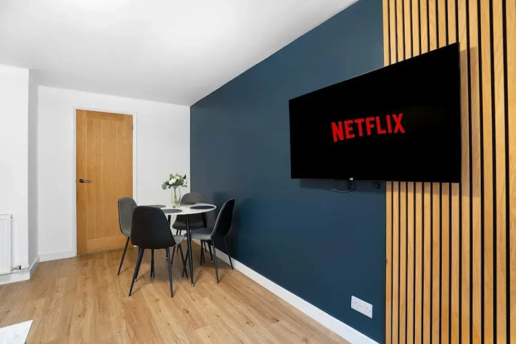Modern 2bed Apartment-free Parking