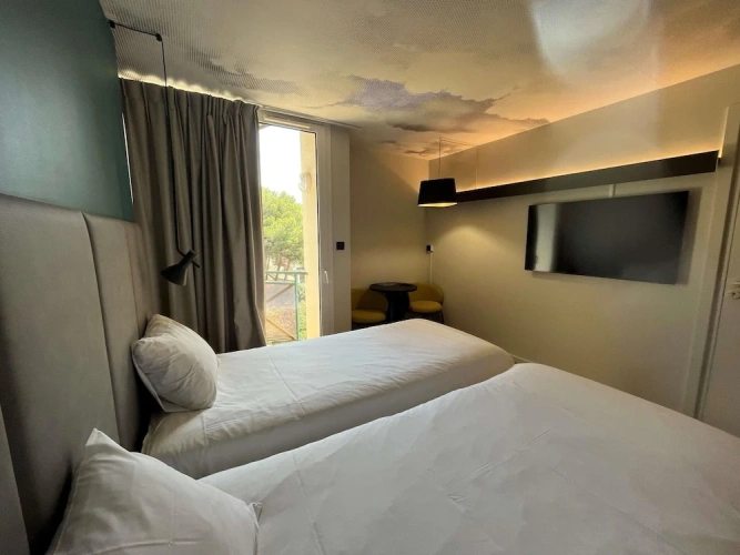 Standard Twin room with balcony