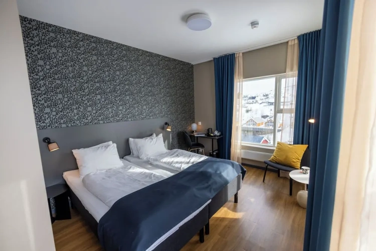 Deluxe Double room with partial ocean view