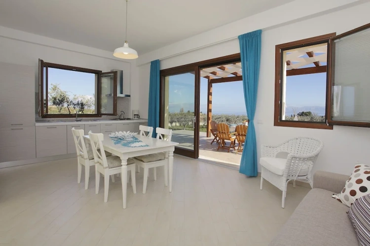 2 Bedrooms Villa