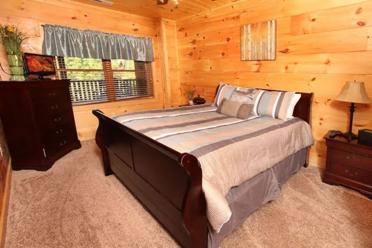 Off The Clock - Four Bedroom Cabin