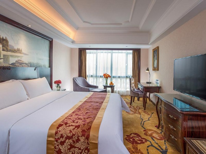 Standard Twin room with view