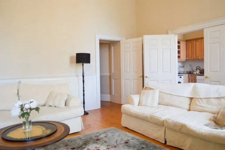 2 Bedroom Flat in Central Edinburgh