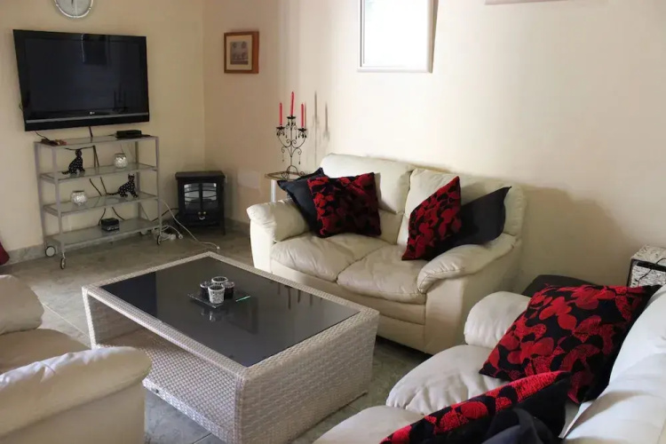 Beautiful 2-bed Bungalow in Parque Holandés