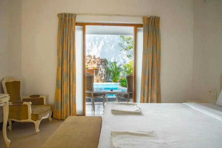 Superior Double room with pool view
