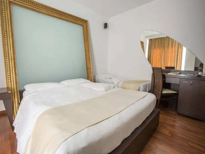 Aston Hotel