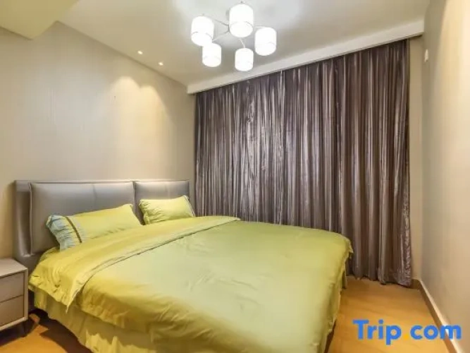 5 Bedrooms Villa