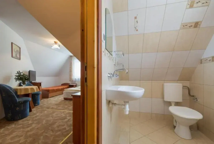 Standard Triple room