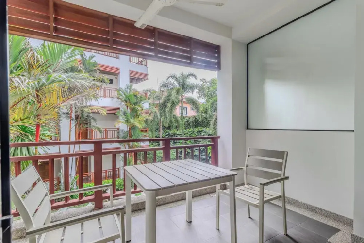 1BR with Pool &Gym Prime Location C233