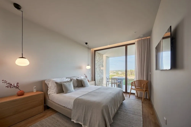 3 Bedrooms Apartment
