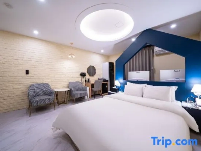 Premier Double room with city view