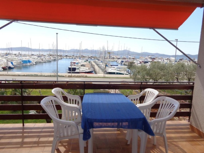 Apartment with sea view