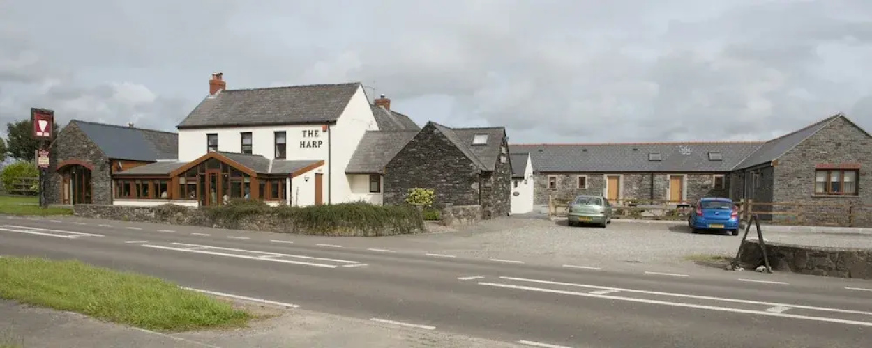 The Harp Inn